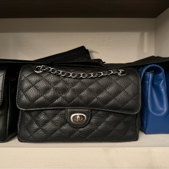 Black caviar single flap quilted bag with red lining designer bag by Virsa bag - Picture 9 of 9